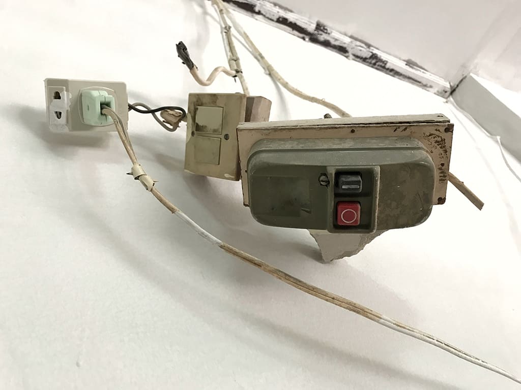 Egy villanyszerelő váltókapcsoló bekötése Kecskeméten