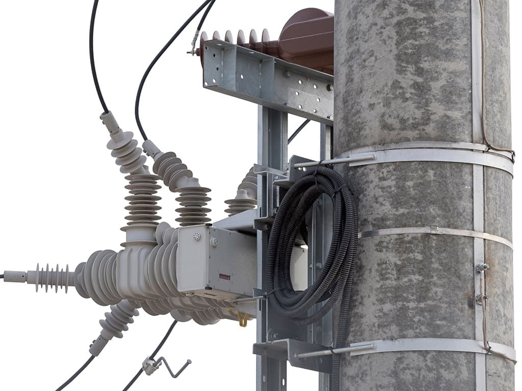 Egy villanyszerelő elektromos vezeték elosztása Tatabányán