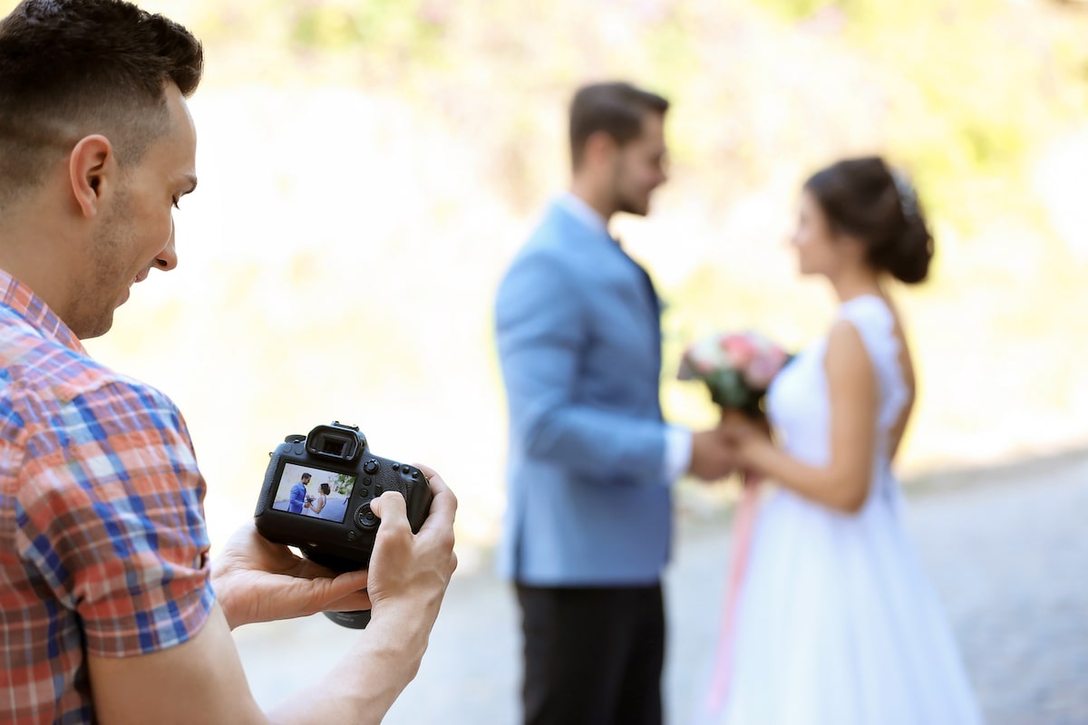 Mennyibe kerül egy esküvői fotózás?